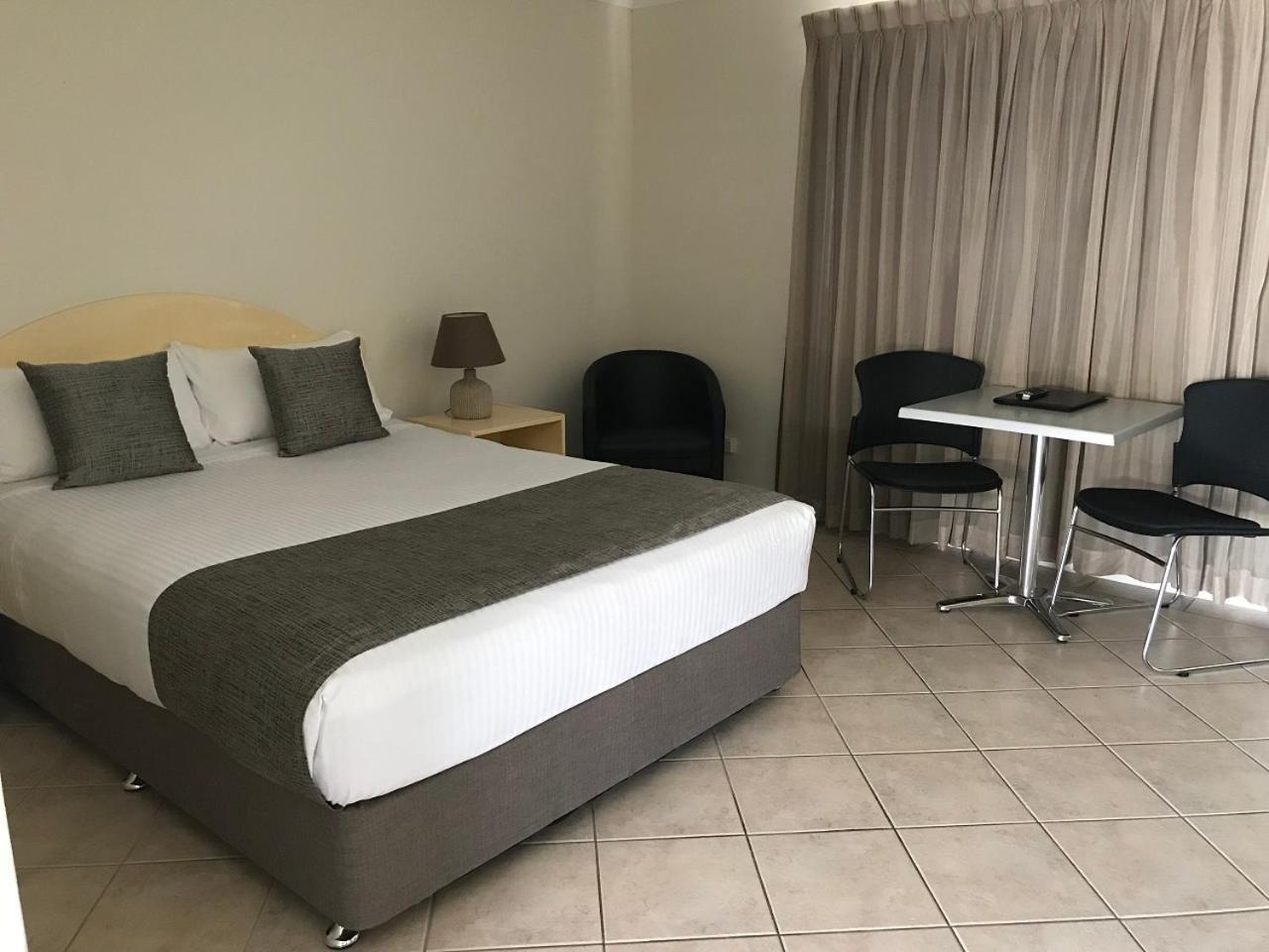 Rocky Gardens Motor Inn Rockhampton Buitenkant foto
