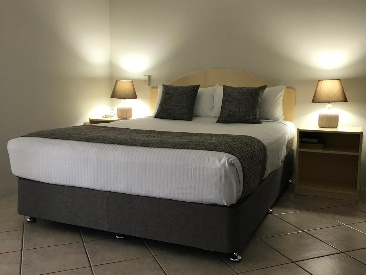 Rocky Gardens Motor Inn Rockhampton Buitenkant foto